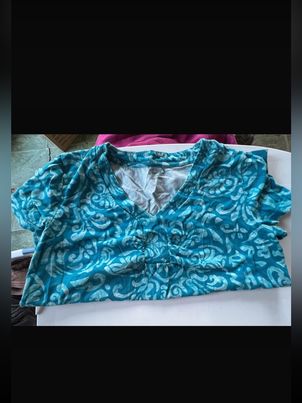 St. John's Bay Turquoise Patterned V-Neck Short Sleeve Top
